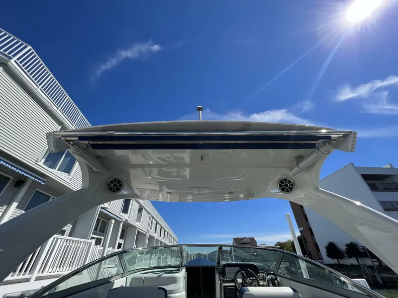 Slide: The Image of Crownline Boats E305 XS 2022 - 5782672