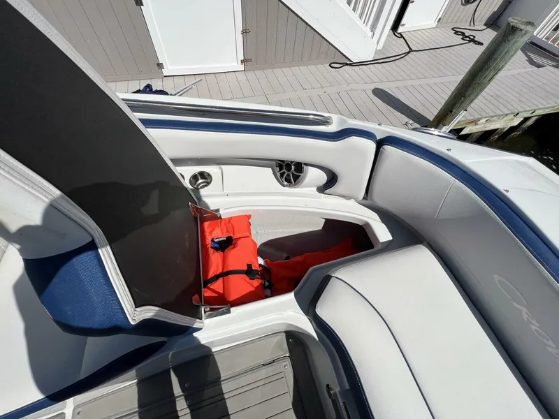 Slide: The Image of Crownline Boats E305 XS 2022 - 5782667