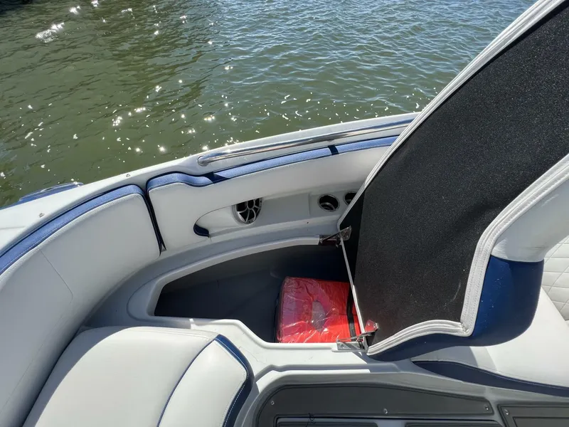 Slide: The Image of Crownline Boats E305 XS 2022 - 5782665