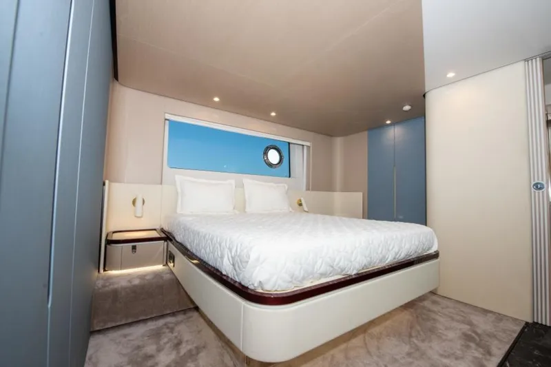 Slide: The Image of Azimut Fly 68 2023 - 3656878