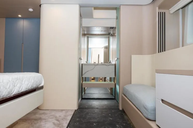 Slide: The Image of Azimut Fly 68 2023 - 3656881