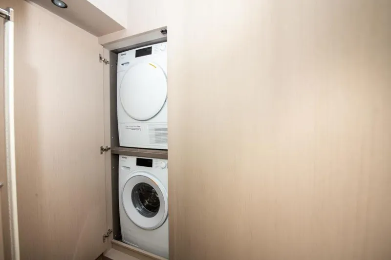 Slide: The Image of Azimut Fly 68 2023 - 3656892