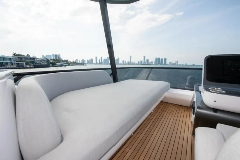 Slide: The Image of Azimut Fly 68 2023 - 3656905