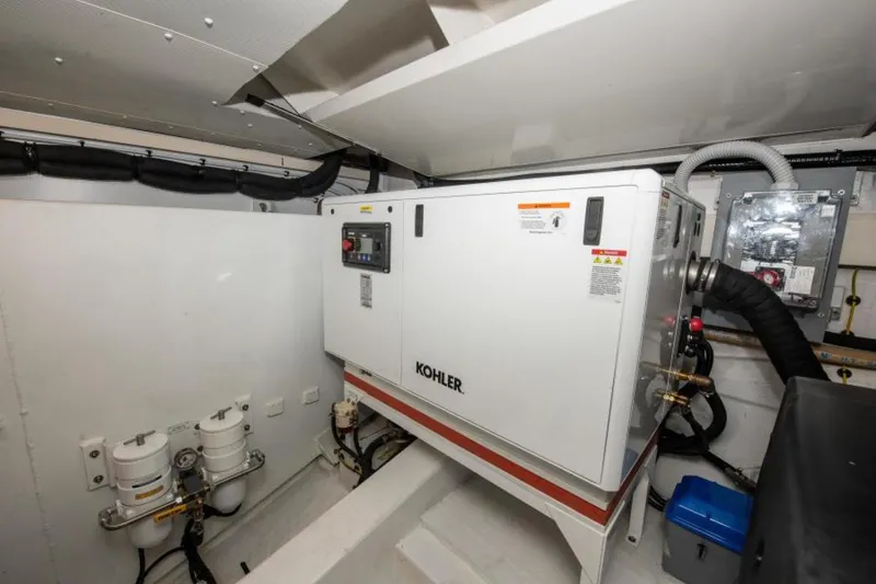 Slide: The Image of Azimut Fly 68 2023 - 3656915