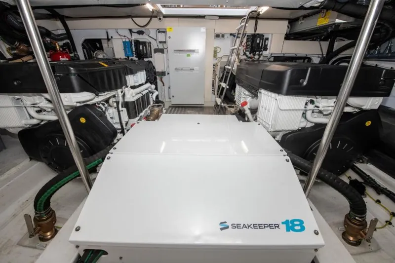 Slide: The Image of Azimut Fly 68 2023 - 3656916