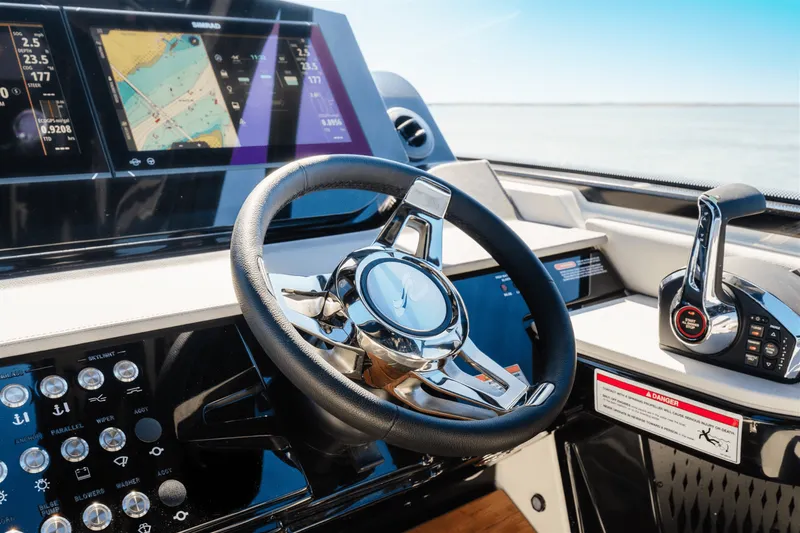 Slide: The Image of Sea Ray Sundancer 370 Outboard 2025 - 14