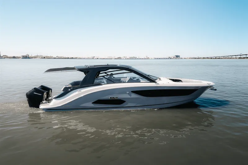 Slide: The Image of Sea Ray Sundancer 370 Outboard 2025 - 2