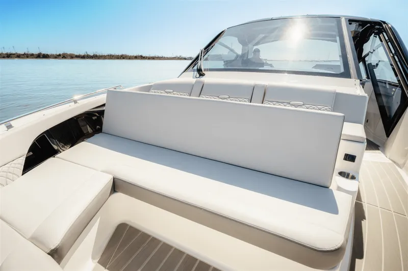 Slide: The Image of Sea Ray Sundancer 370 Outboard 2025 - 23