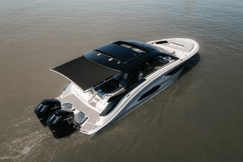 Slide: The Image of Sea Ray Sundancer 370 Outboard 2025 - 4