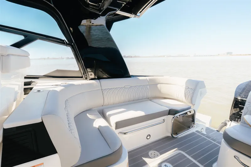 Slide: The Image of Sea Ray Sundancer 370 Outboard 2025 - 9