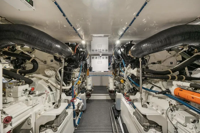 Slide: The Image of Hatteras Convertible GT59 2020 - 3666005