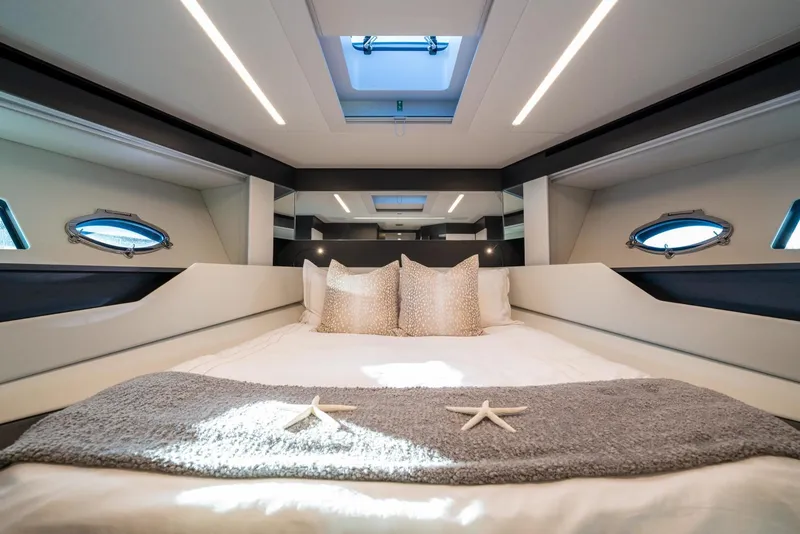 Slide: The Image of Pershing 8X 2021 - 3668154