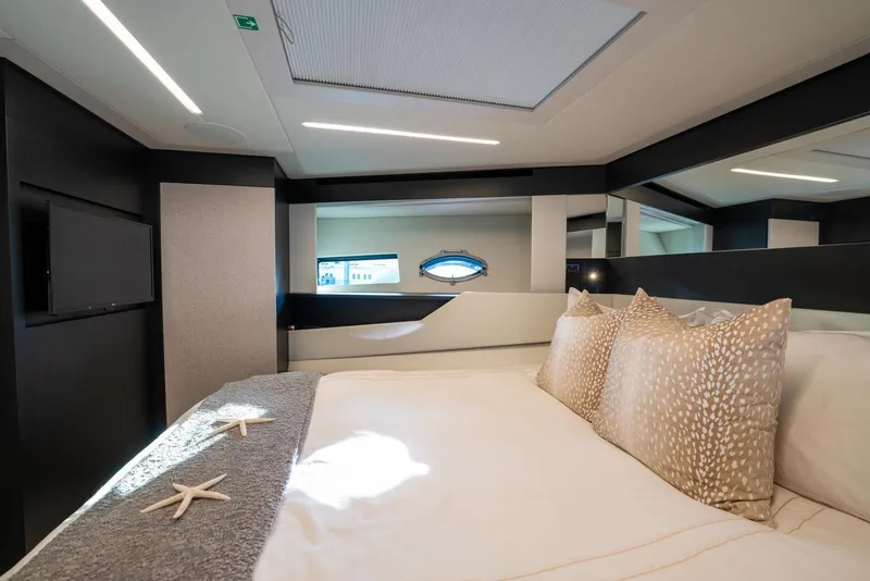 Slide: The Image of Pershing 8X 2021 - 3668155