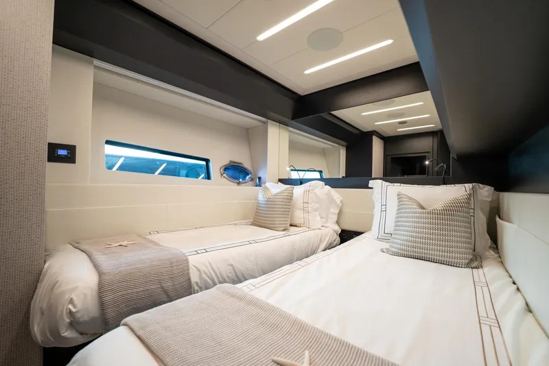 Slide: The Image of Pershing 8X 2021 - 3668156