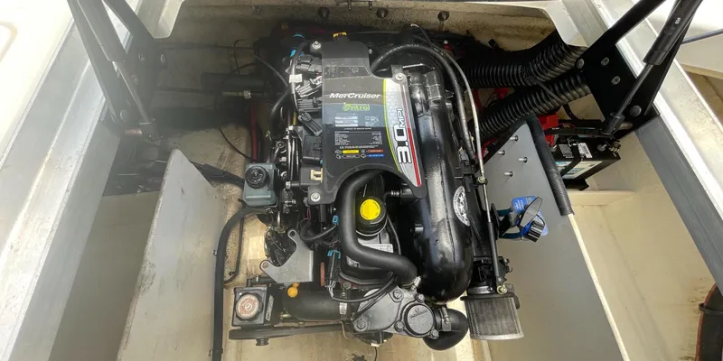 Slide: The Image of Sea Ray 190 Sport 2015 - 3671143