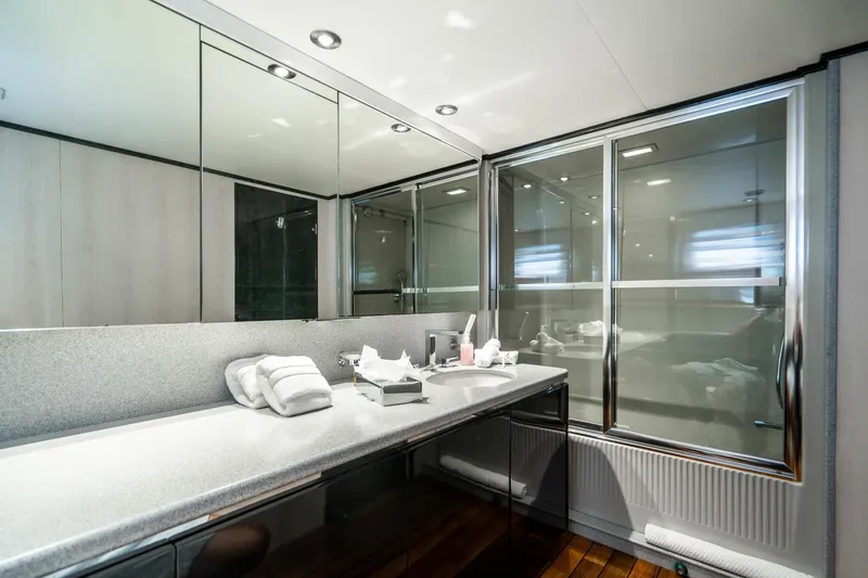 Slide: The Image of GUEST STATEROOM HEAD - 3675729