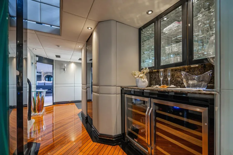 Slide: The Image of FOYER WINE BAR - 3675718