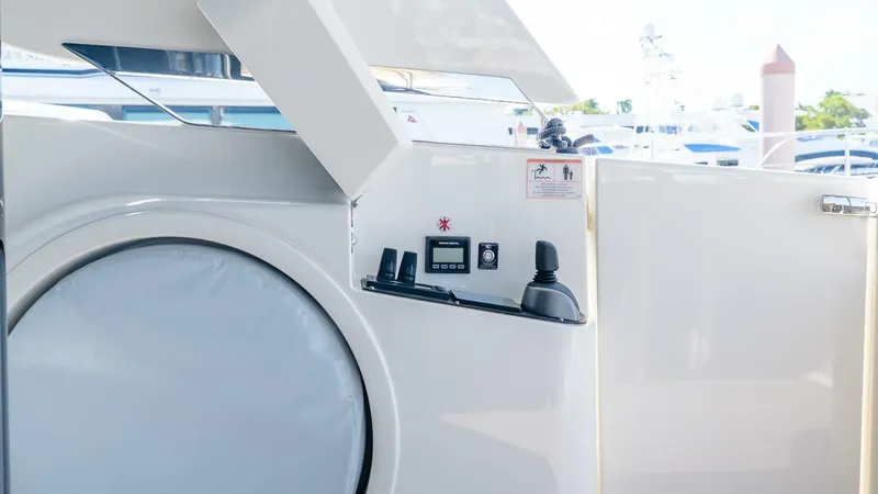 Slide: The Image of Absolute Navetta 68 2024 - 5215554