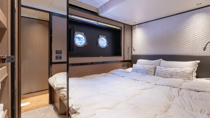 Slide: The Image of Absolute Navetta 68 2024 - 5215615