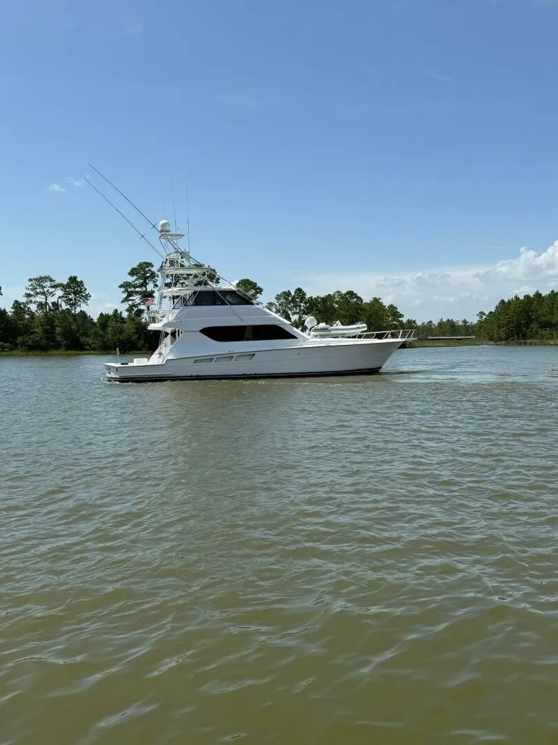 Slide: The Image of 2002 65 Hatteras Convertible Moontan Starboard - 5474686