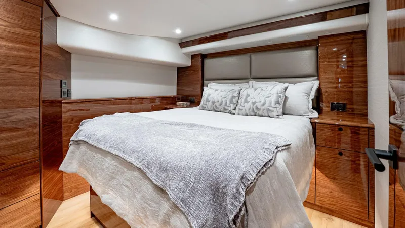 Slide: The Image of Viking 64 Convertible 2026 - 5696450