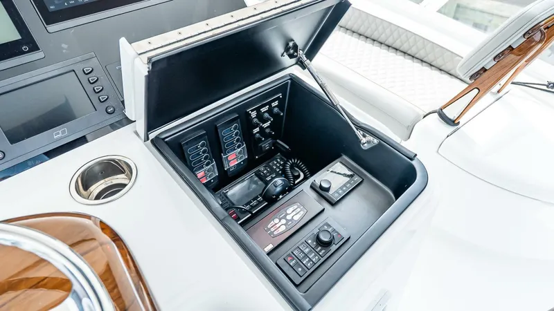 Slide: The Image of Viking 64 Convertible 2026 - 5541539