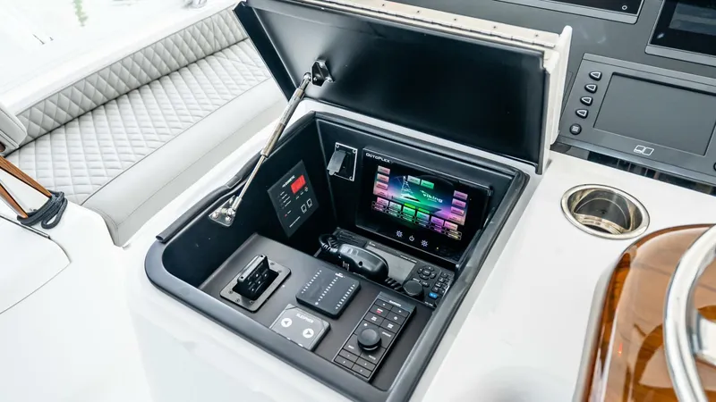 Slide: The Image of Viking 64 Convertible 2026 - 5541540