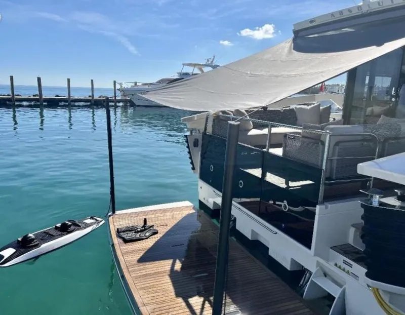 Slide: The Image of Absolute 48 Coupe 2022 - 3703439