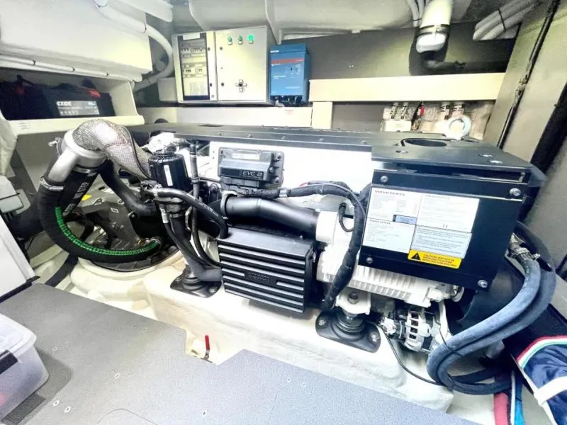 Slide: The Image of Absolute 48 Coupe 2022 - 3703464