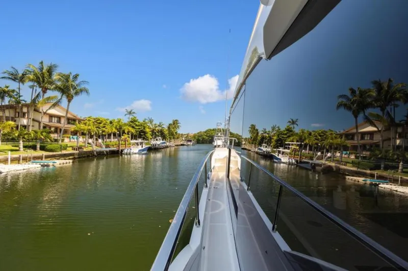 Slide: The Image of Absolute 48 Coupe 2022 - 3703441