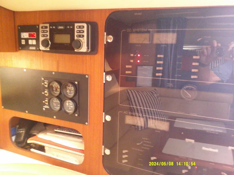 Slide: The Image of Tiara 3100 Open Clarion Radio Head & Generator Info.  - 3706497