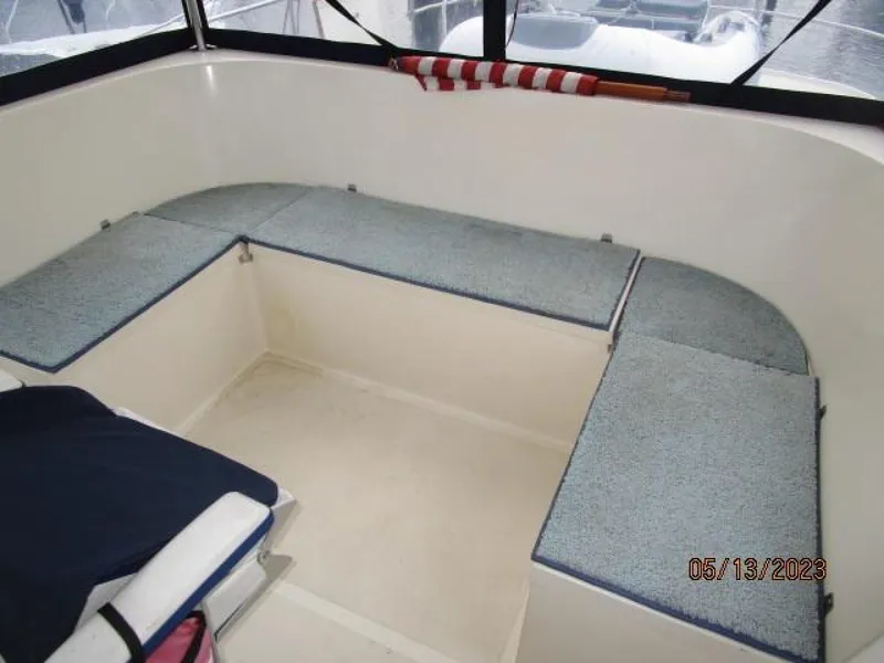 Slide: The Image of 36' Kadey-Krogen flybridge seating - 3706700