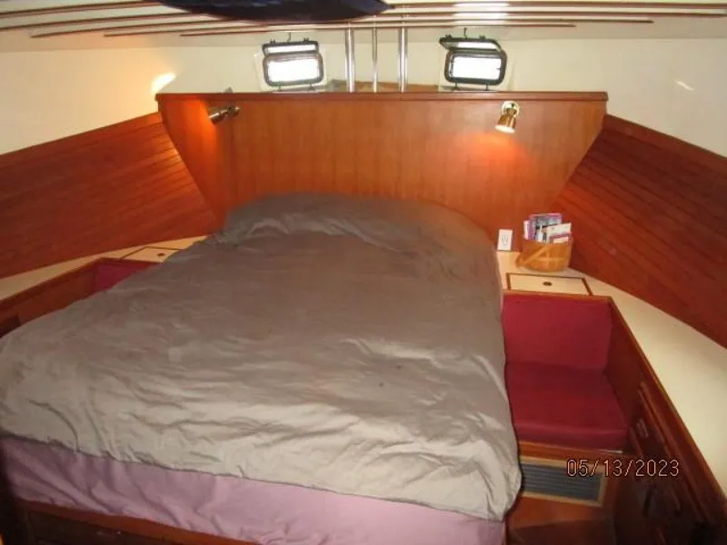 Slide: The Image of 36' Kadey-Krogen master stateroom - 3706725