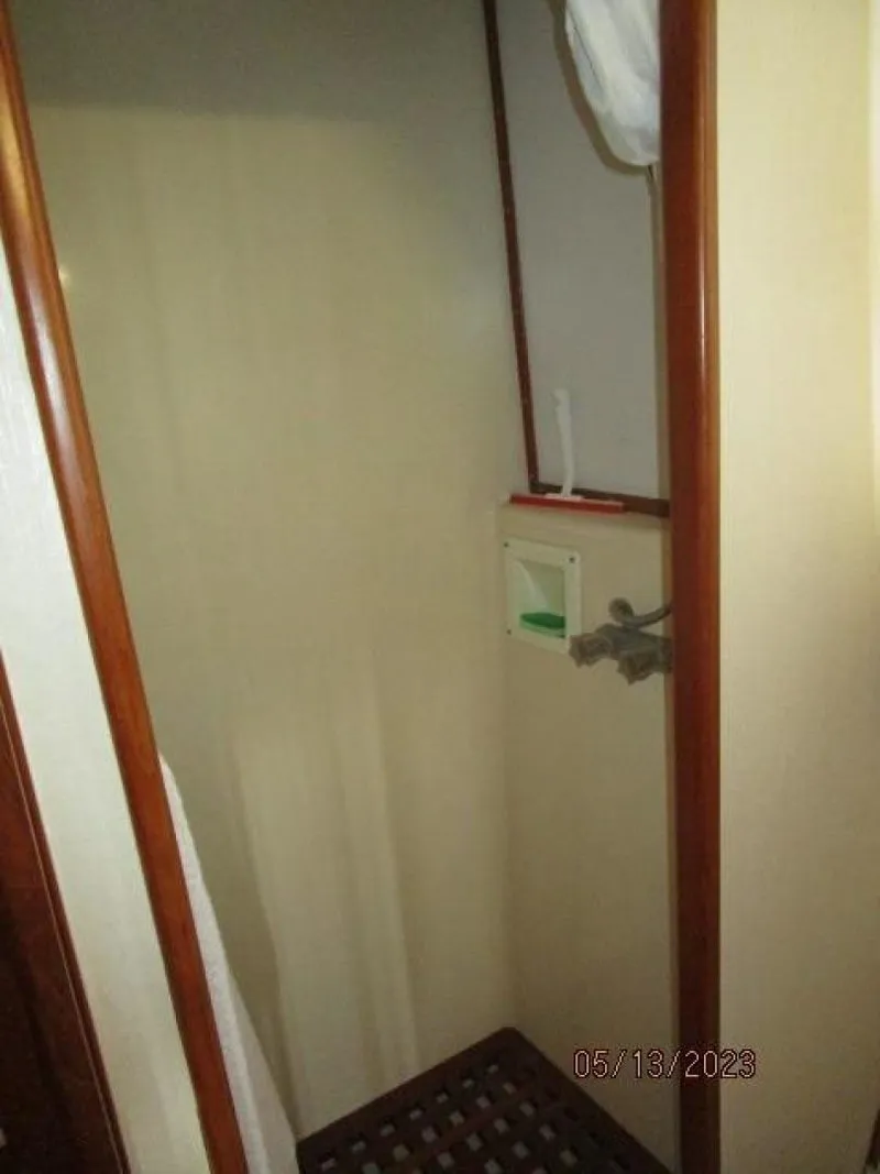 Slide: The Image of 36' Kadey-Krogen shower - 3706724