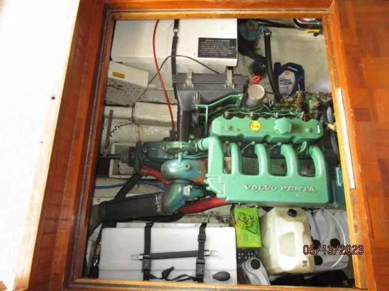 Slide: The Image of 36' Kadey-Krogen engine room - 3706695