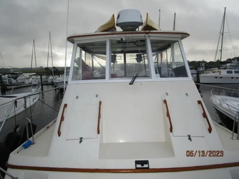 Slide: The Image of 36' Kadey Krogen foredeck aft - 3706702