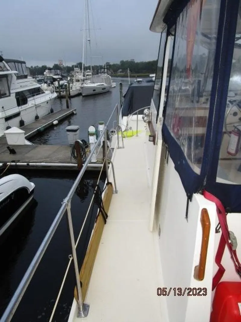Slide: The Image of 36' Kadey-Krogen port side deck2 - 3706716