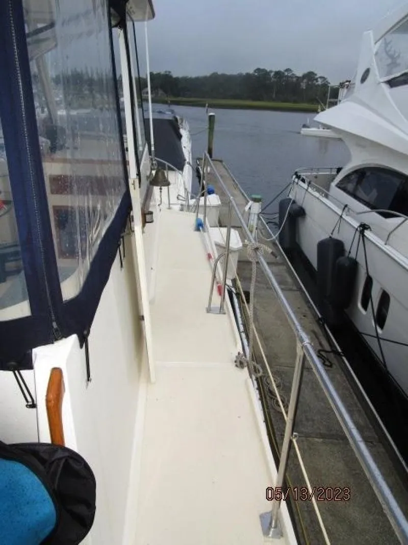 Slide: The Image of 36' Kadey Krogen starboard side deck2 - 3706731