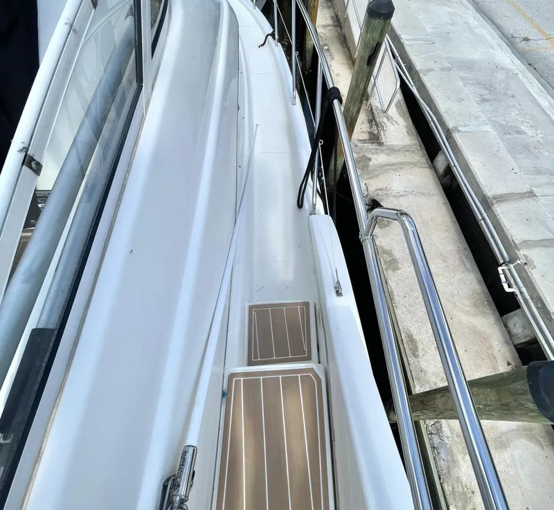 Slide: The Image of Silverton 43 Sport Bridge 2005 - 3706774