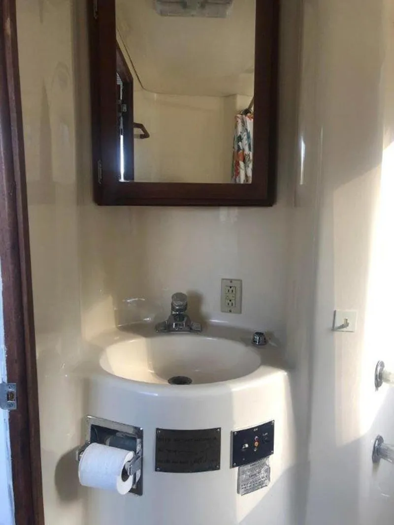 Slide: The Image of Bluewater 51 Coastal Cruiser 1985 - 3715422