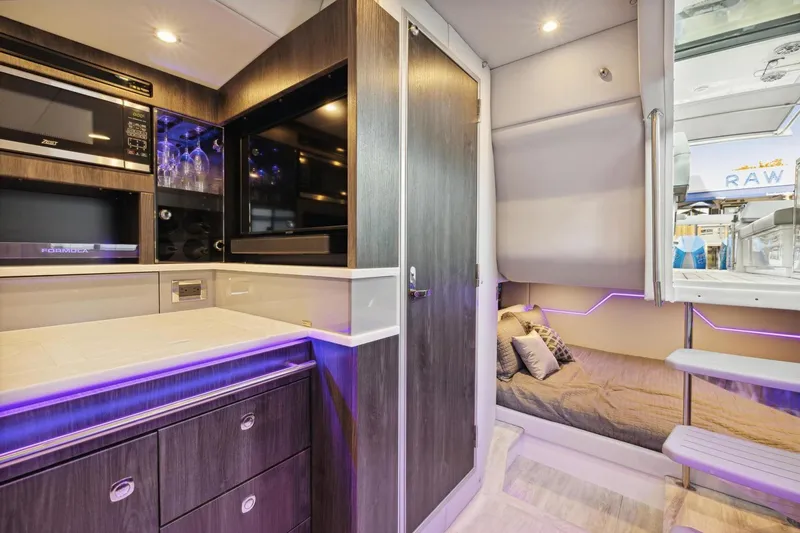 Slide: The Image of Formula 430 Super Sport Crossover 2023 - 3716950