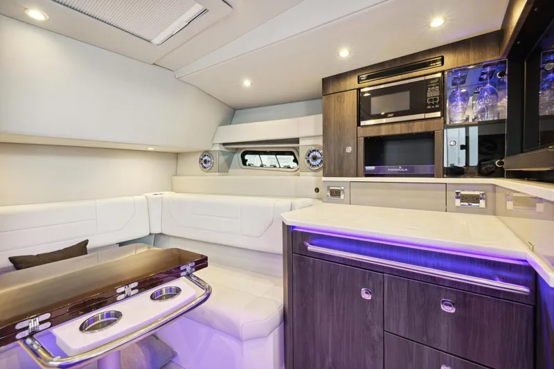 Slide: The Image of Formula 430 Super Sport Crossover 2023 - 3716951