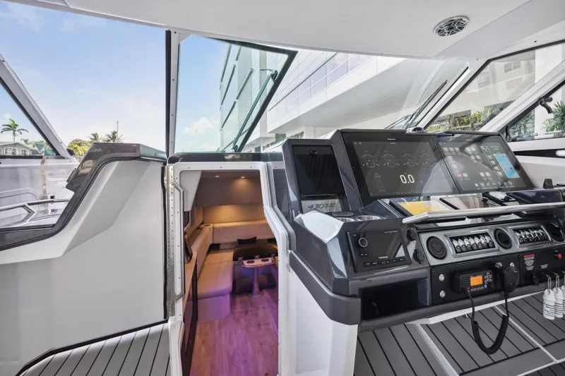 Slide: The Image of Formula 430 Super Sport Crossover 2023 - 3716953