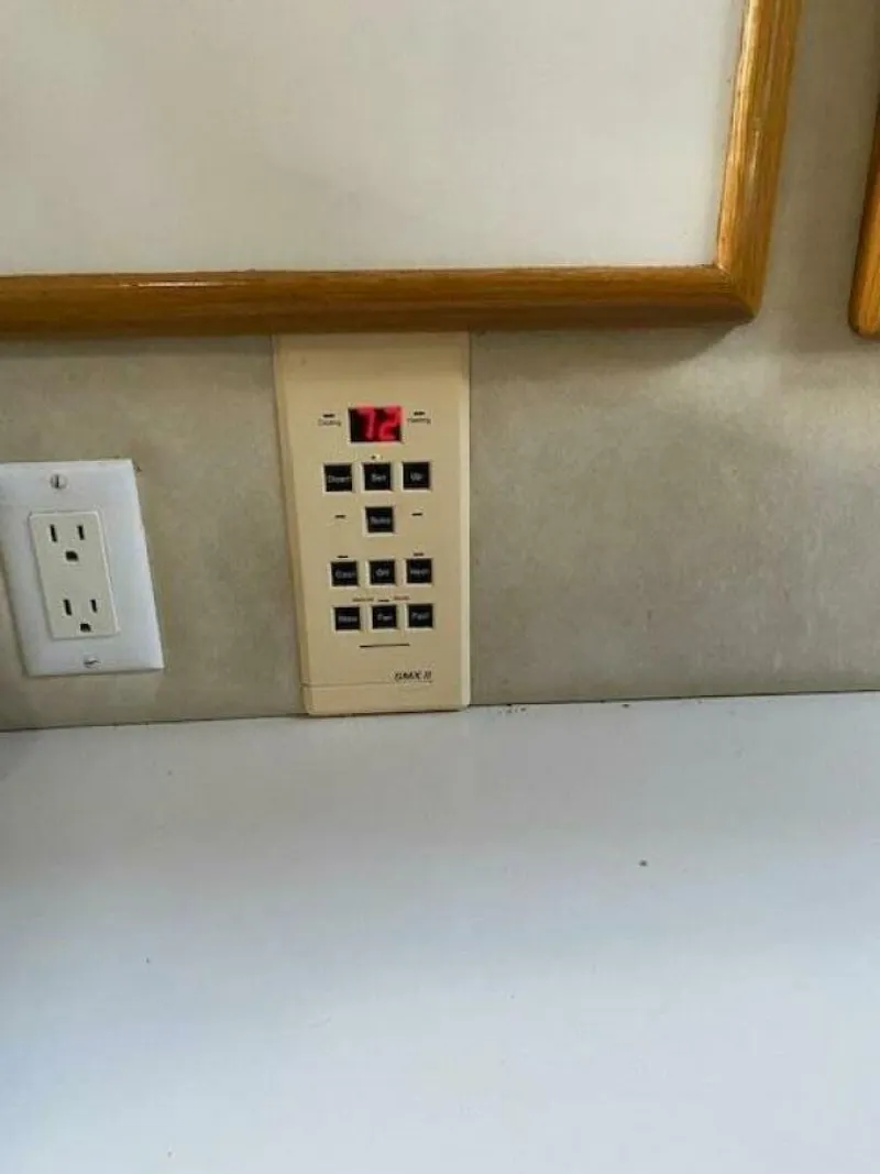 Slide: The Image of Sea Ray 330 Sundancer 1997 - 3719658