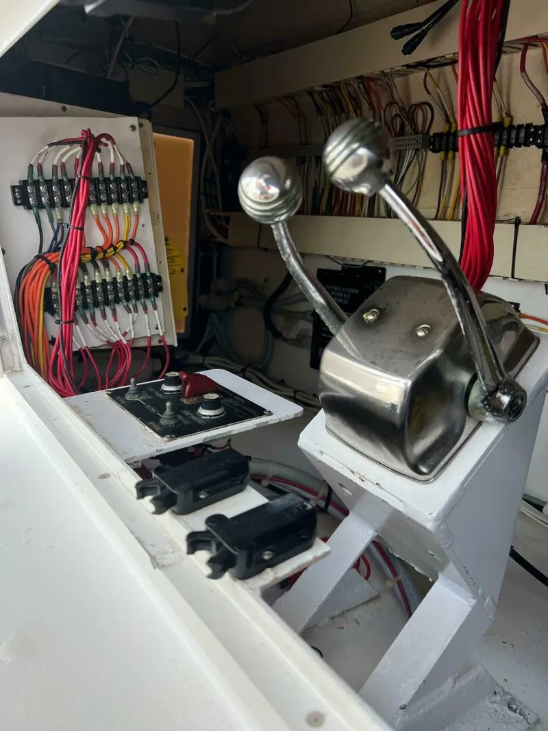 Slide: The Image of Viking 43 Convertible 1997 - 4087409