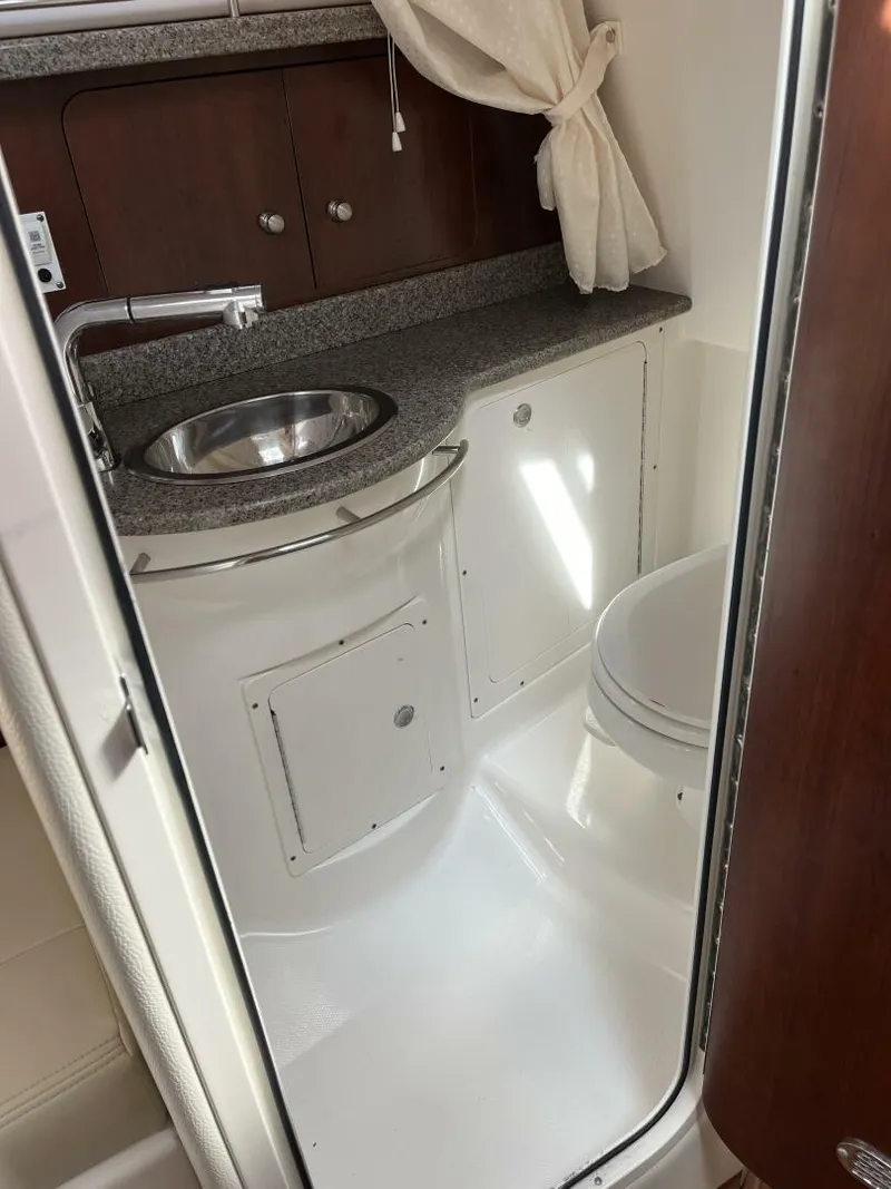 Slide: The Image of Robalo R305 Walkaround 2015 - 3724536