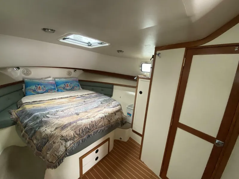 Slide: The Image of Albin 32 + 2 Command Bridge 2001 - 3732629