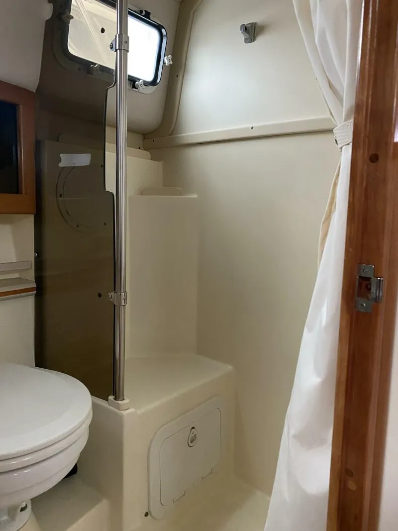 Slide: The Image of Albin 32 + 2 Command Bridge 2001 - 3732633