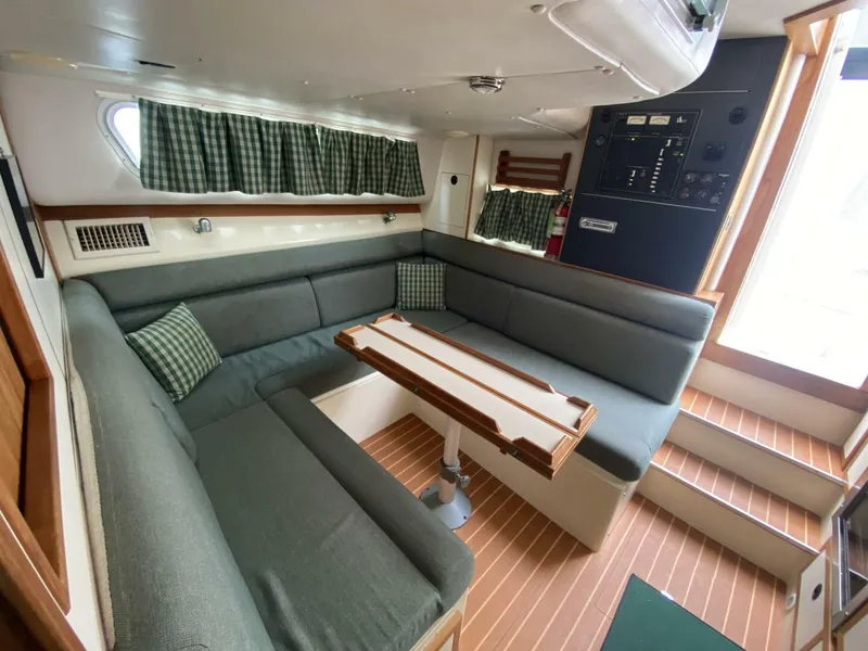 Slide: The Image of Albin 32 + 2 Command Bridge 2001 - 3732625