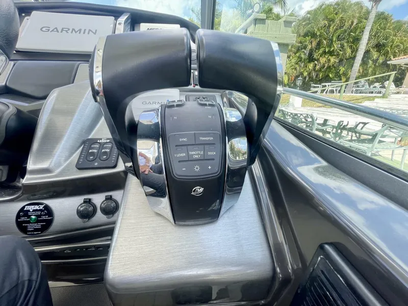 Slide: The Image of Monterey 335 Sport Yacht 2016 - 3735483